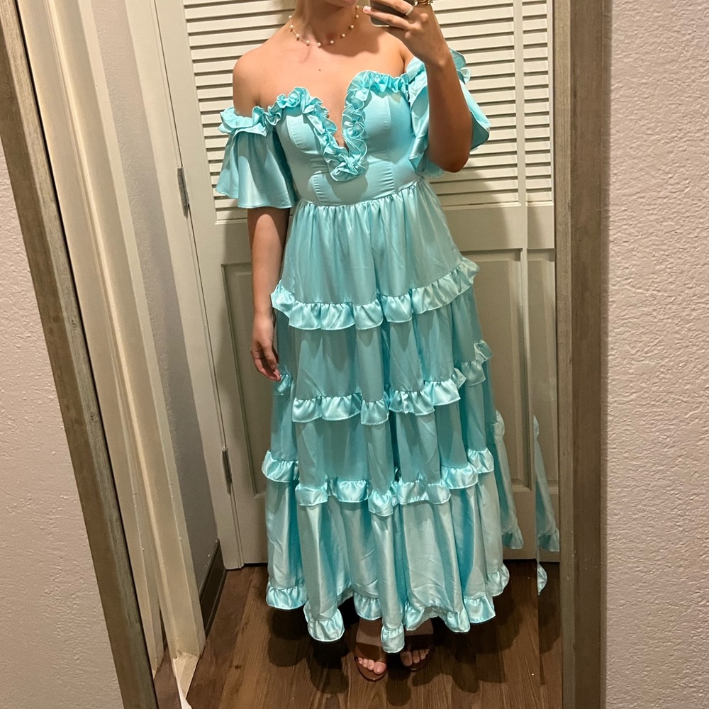 Ruffle dress - Picture 1 of 3
